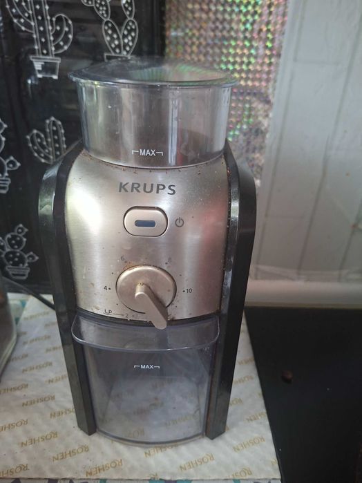 Кафе машина Delonghi и кафемелачка Krups