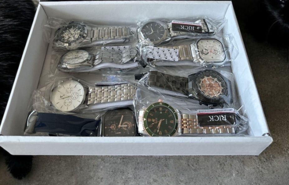 Продаётся часы новые