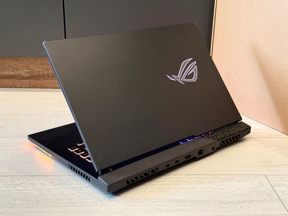 15.6 iPS 300hz/ RTX 3060 6GB/ Ryzen7 6800H /1TB ssd/ 16gb ram /ROG STRIX