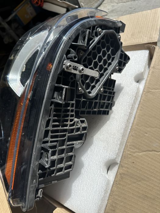 Scania S оригинален ляв фар със забележка по стъклото