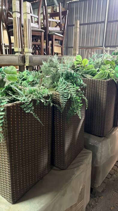 Продам Стулья и клумбы