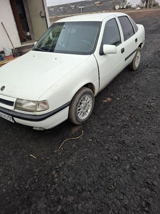Продам МАШИНУ опель вектра 1989г