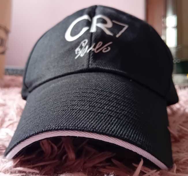 Чисто нова оригинална шапка на Роналдо с автограф