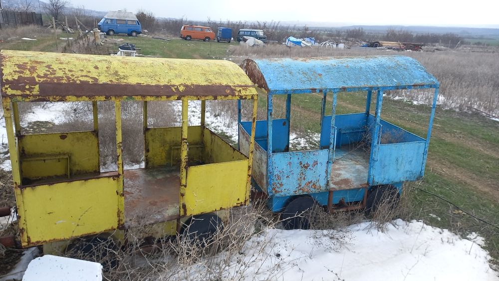 Голям метален влак-барбекю