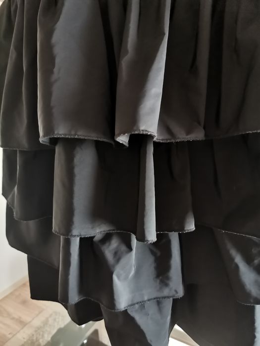 Рокля с волани на Pause