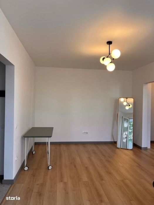 Apartament cu doua camere semidecomandat, piata Domenii