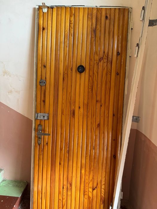 Продается Дверь входная Б/У