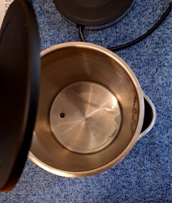 Электрочайник RED, 1,7л, 2000 Вт, модель AM105D