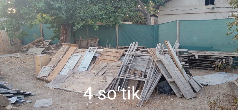 4 soʻtik yer sotiladi