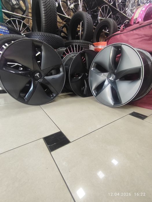 Tesla model 3 diska R18 Orginal