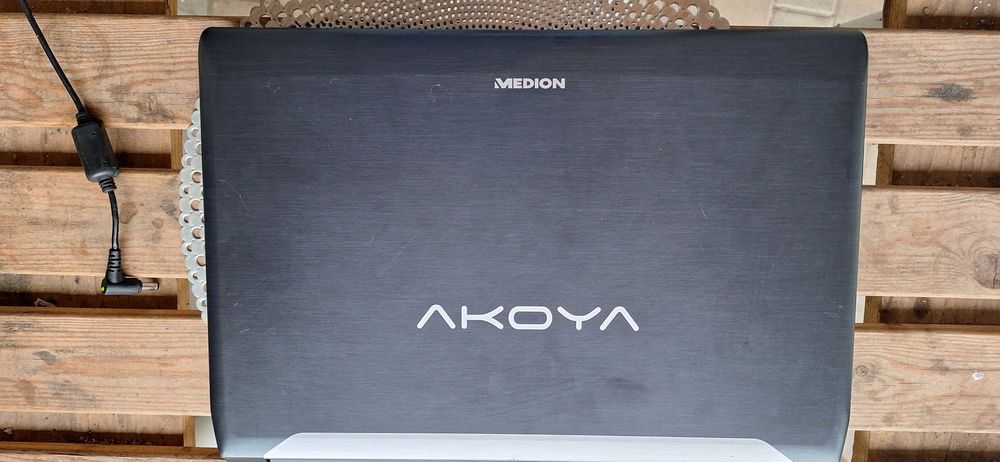Laptop Medion i3  Ecran Mare 15.6" – Functional, Windows 10, Baterie Excelenta YouTube/Netflix