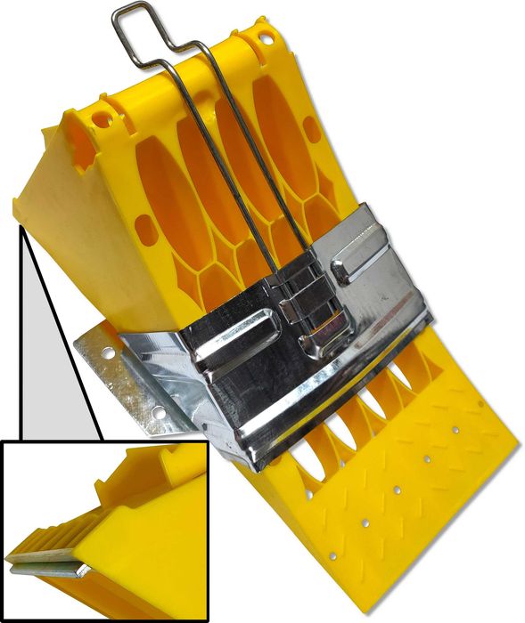 Клин за колела LOKHEN G46 с метална вложка и монтажна скоба