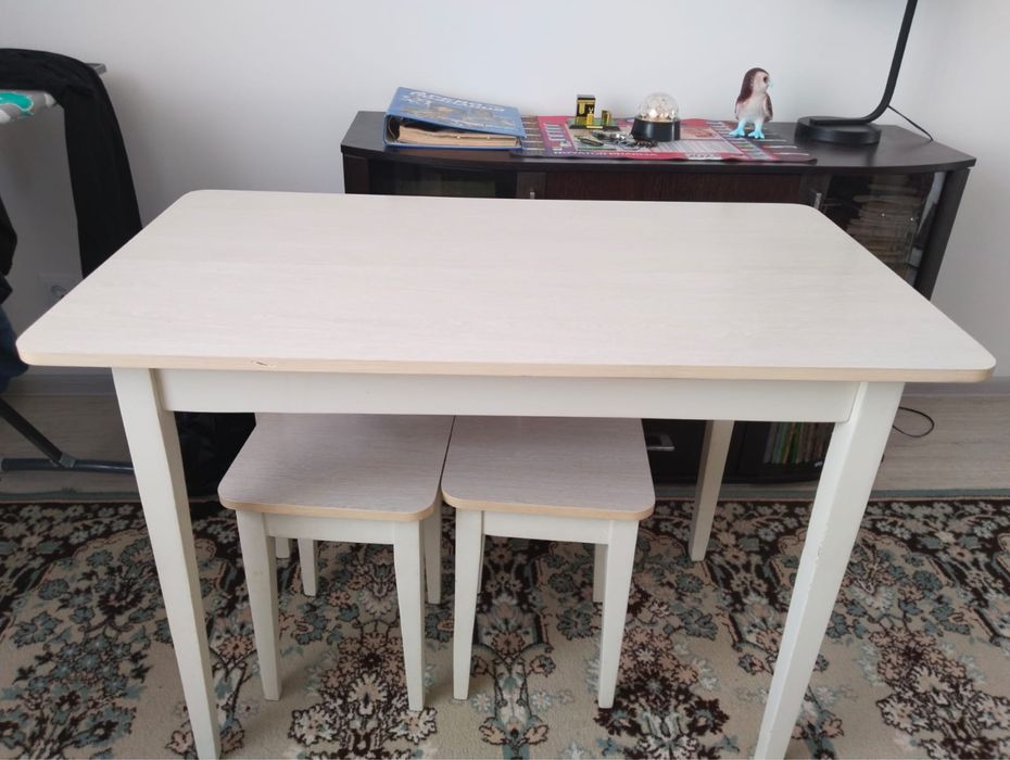 Продам стол и 2 стула в отличном состоянии