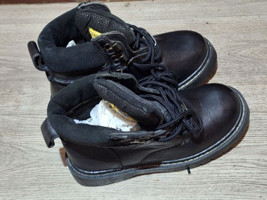 Bocanci piele nou camel la 100lei