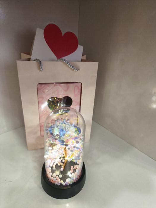 Роза в колбе отличный подарок !!