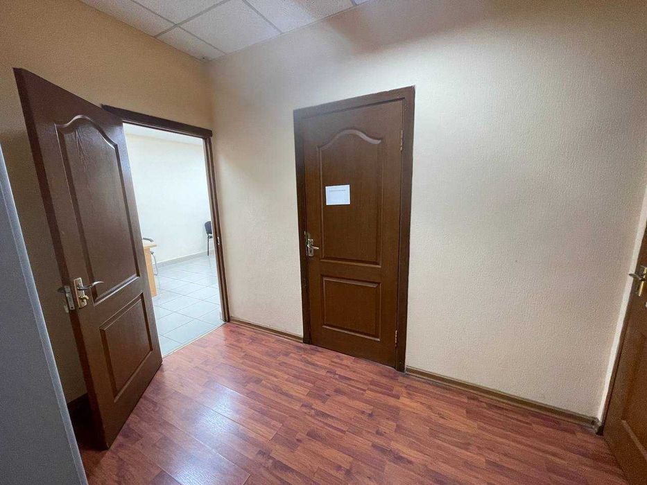 Офис в центре с мебелью 24м в БЦ Алайский базар, ул. Амир Тимура (ЛА)