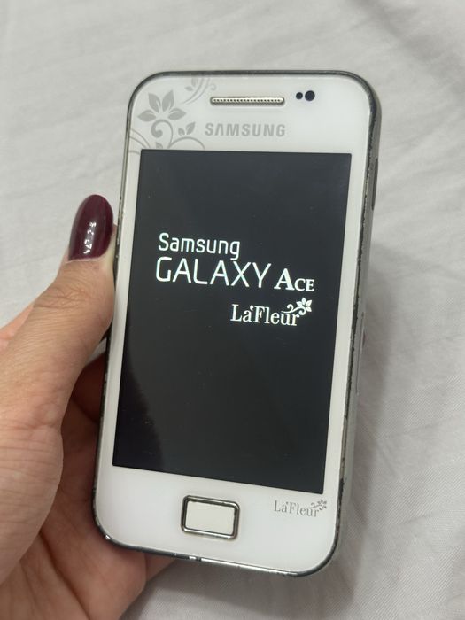 Samsung Galaxy Ace La Fleur (модель GT-S5830)