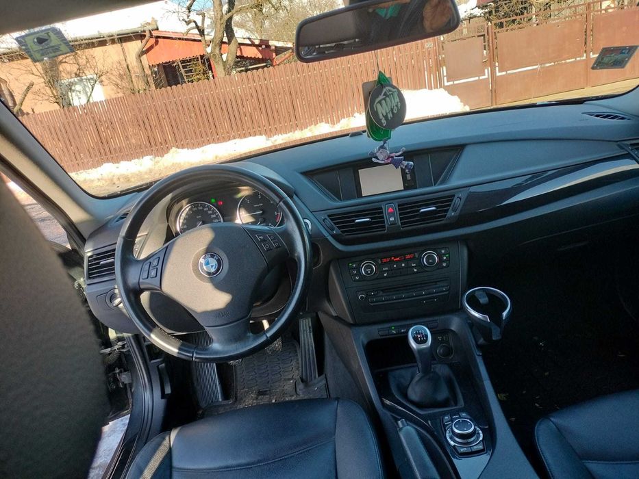 Vând sau schmb BMW x1 2011