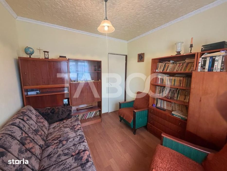 Apartament 2 camere semidecomandat 40 mp utili + balcon 5 mp etaj 2