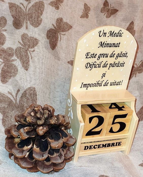 Calendar din lemn valabil în fiecare an