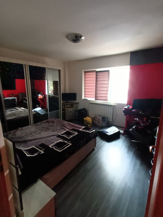 Închiriez apartament 3 camere 90 mp Zona Polivalenta