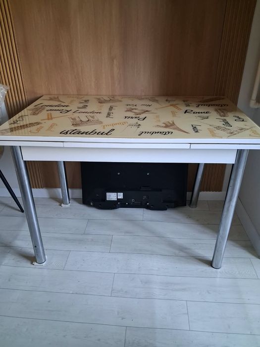 Срочно продам стол