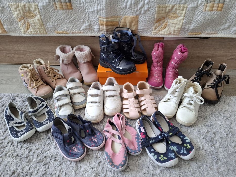 Подарявам обувки момиче