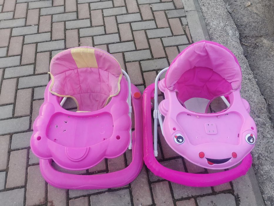 Două premergătoare roz