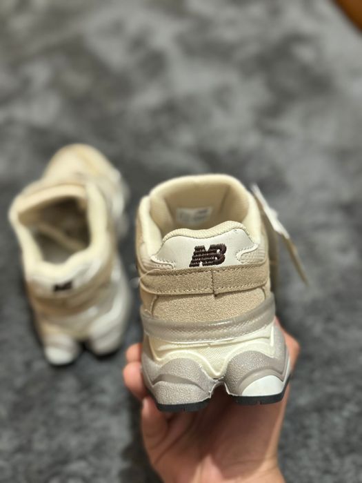 Adidasi New Balance 9060