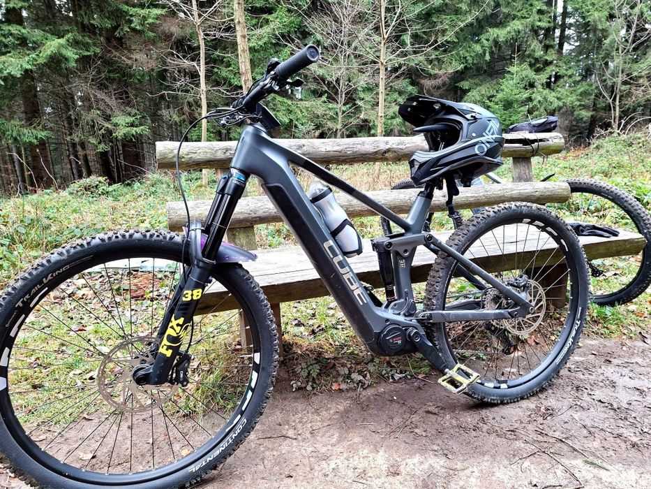 Bicicleta electrica Cube R 144 carbon full suspension