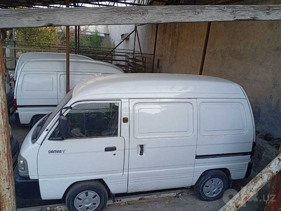 2 та DAMAS VAN  сотилади.