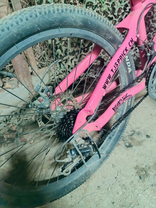 Велосипед розовый продам.