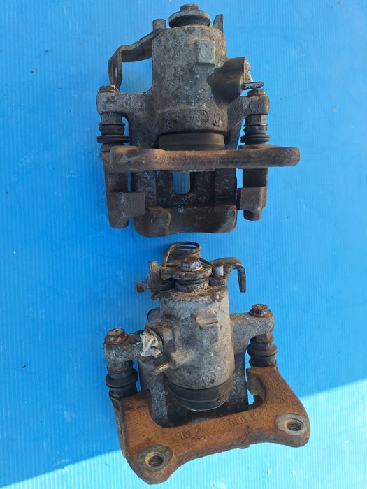 Задни апарати A4 B6 1.9tdi 131k отлично работещи ръчни и маншони