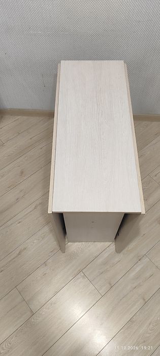 Стол деревянный книжка