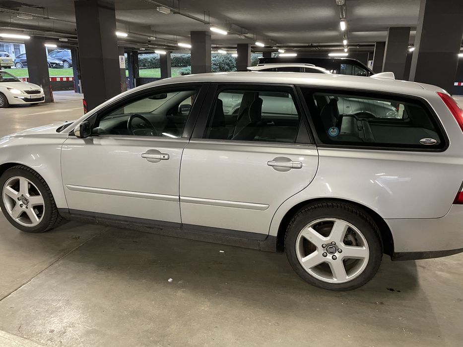 Volvo V50 MOMENTUM 2005г   .