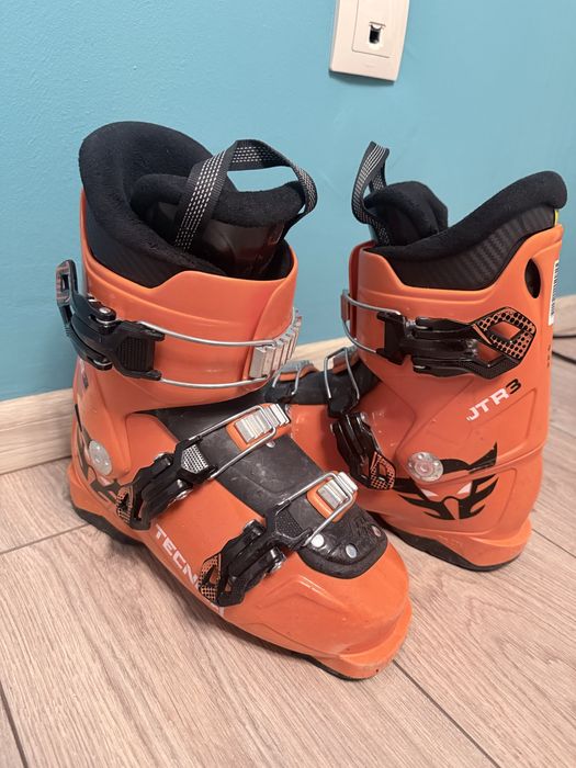 Продавам детски ски обувки 22.5