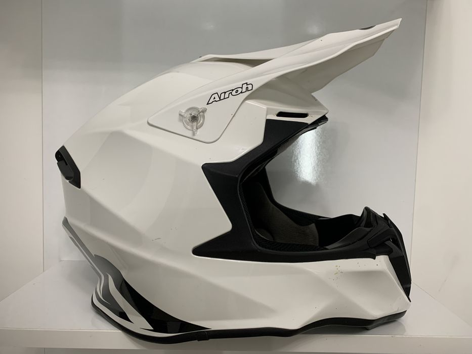 Две каски Airoh Twist M