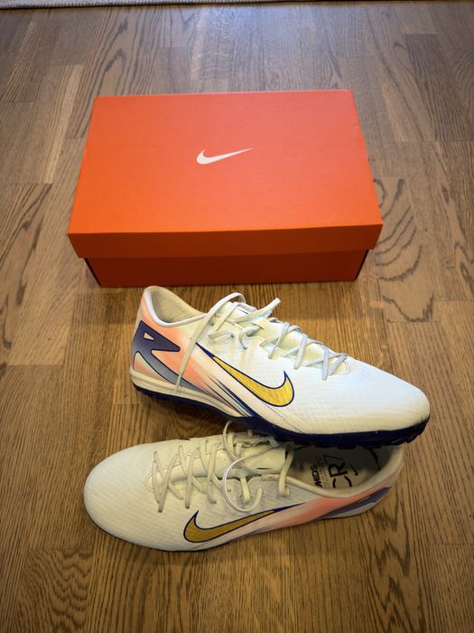 Ghete fotbal Nike Mercurial 16