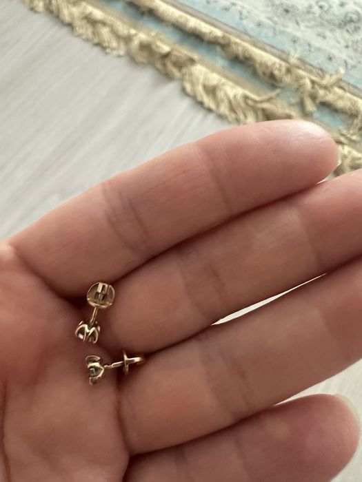 Продам пусеты с бриллиантом