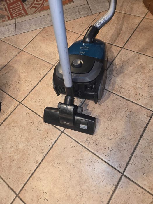 Прахосмукачка Phillips Power Pro
