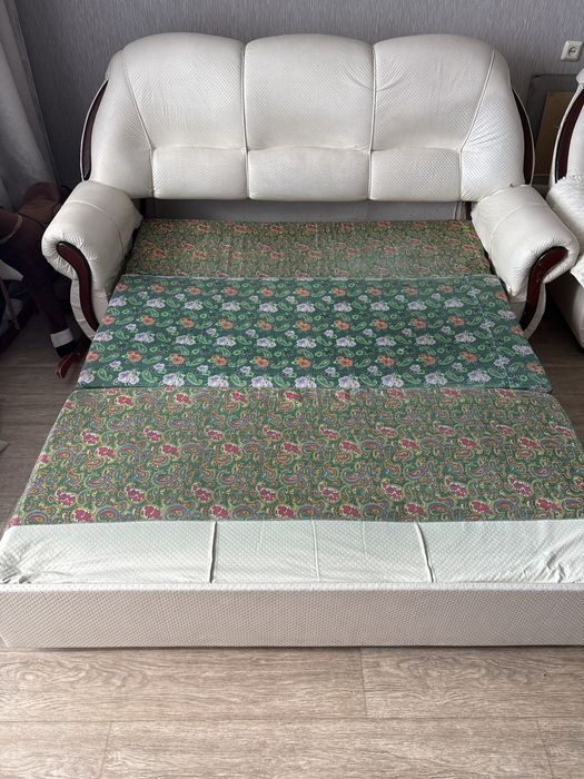 Продам два раздвижных дивана