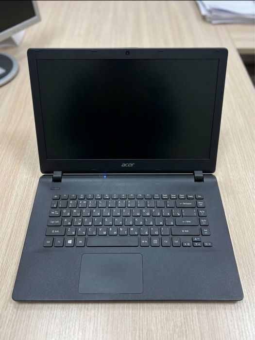 Ноутбук Acer Aspire (AMD E1 / 4 ГБ / SSD 233 ГБ)