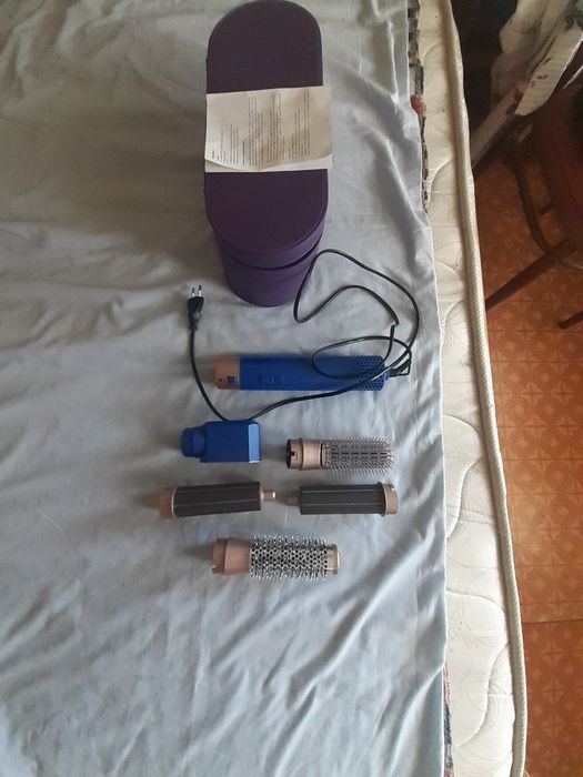 Продам набор Дайсон в комплекте новый