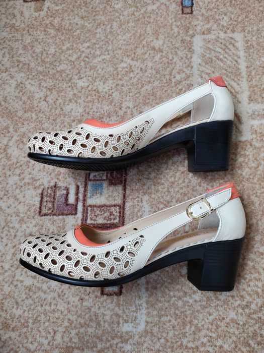 Продам летние открытые туфли