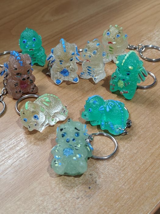 Продам брелки из эбоксидной смолы