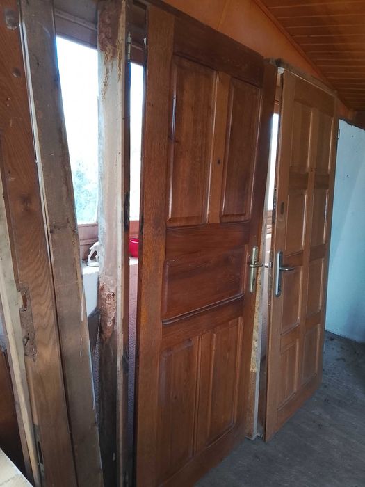 Vând 3 uși de interior și exterior
