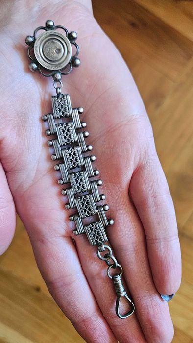 Изящен сребърен компас