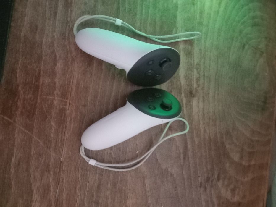 MetaQuest 3S 128GB с допълнително захранване ЗАИНТЕРЕСОВАНИТЕ ДА ПИШАТ