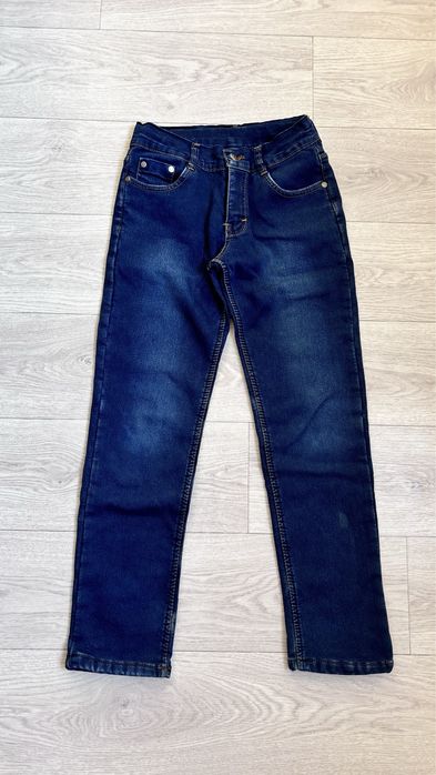 Продам.Джинсы утепленые. На 10лет