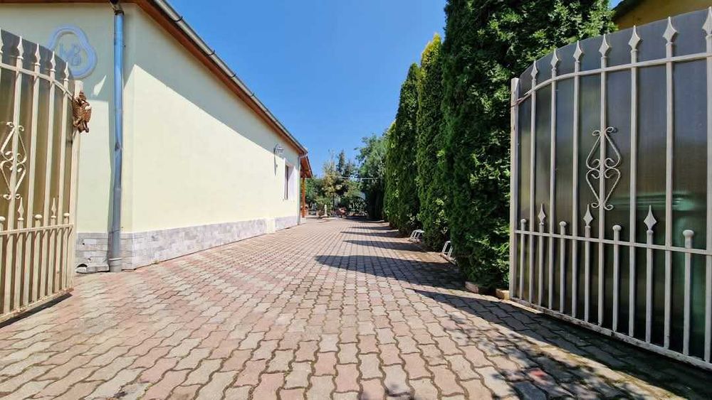 VAND PENSIUNE/CASA DE LOCUIT in localitatea Ghioroc jud Arad